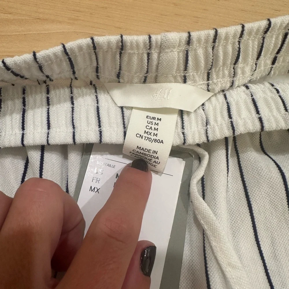 H&M White and Black Striped Women's Shorts